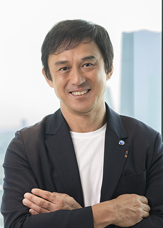 Yoshinami Takahashi 